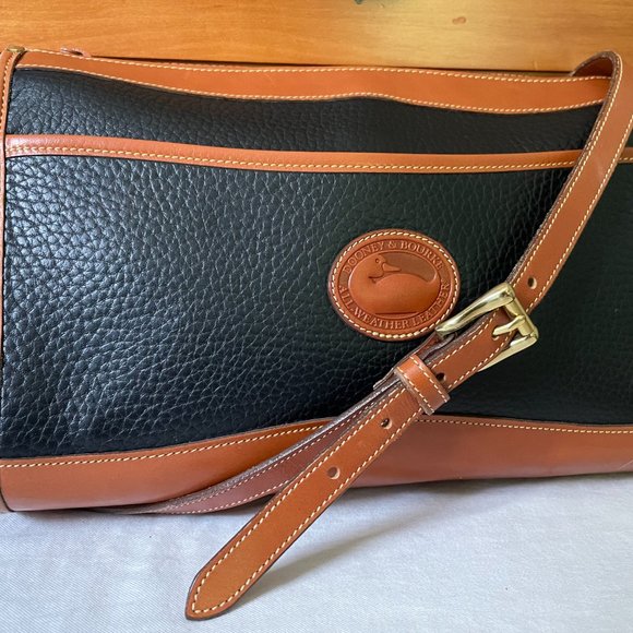 Dooney & Bourke Handbags - Vintage Dooney & Bourke Pebble Grain All Weather Leather Crossbody w Gold Tag